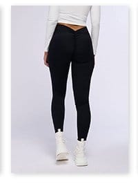 ON THE RUN RUCHED LEGGING IN BLACK