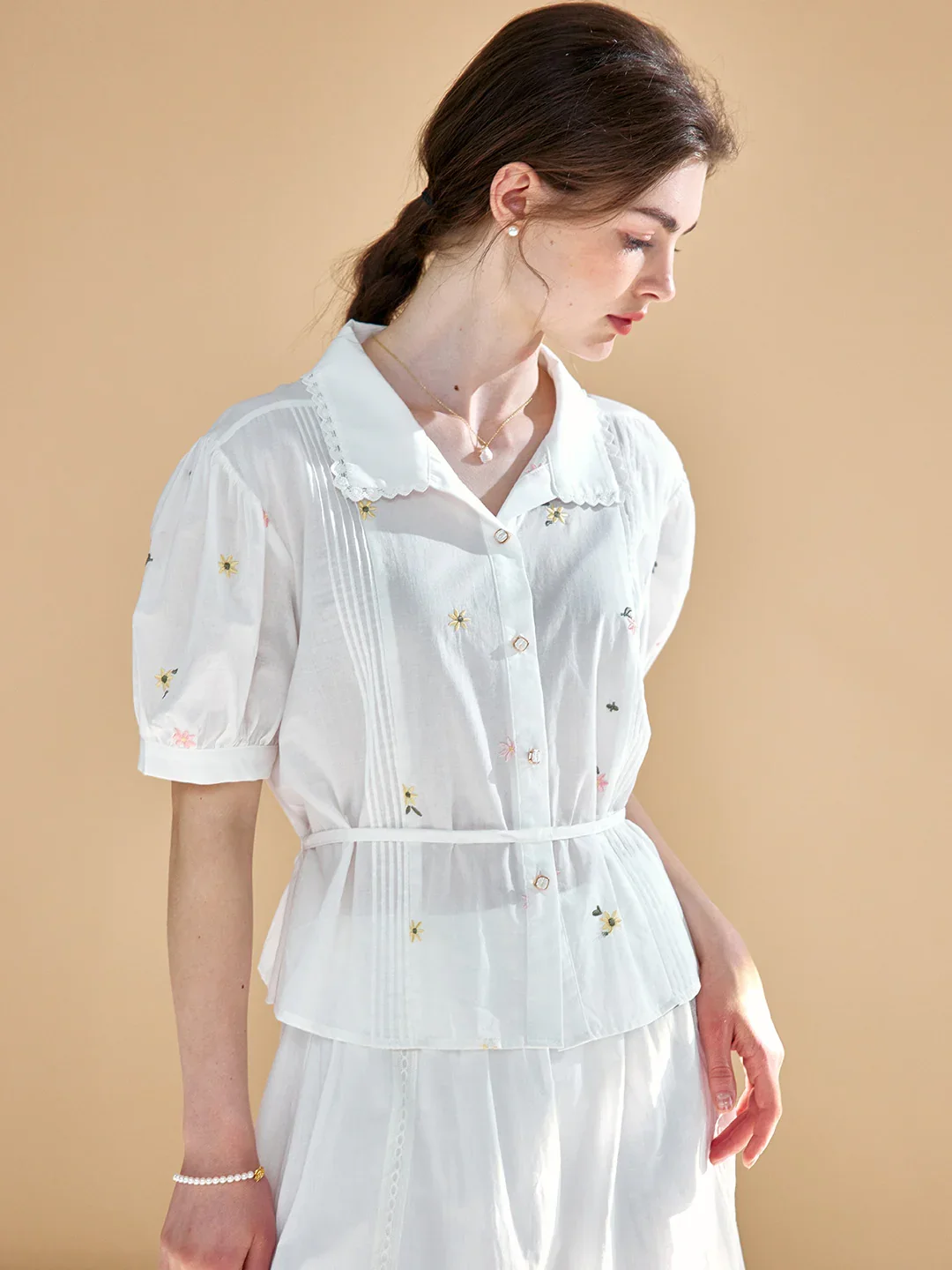 【Final Sale】Savanna Simple Little Daisy Embroidered White Blouse