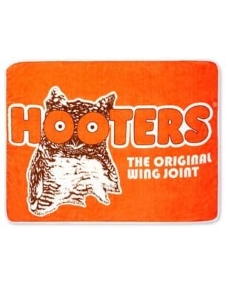 Hooters Vintage Logo Throw Blanket