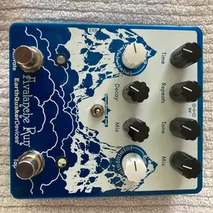 Avalanche Run V2 Delay and Reverb Pedal