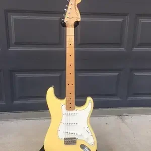 2020 Limited Edition Vintera '70s Stratocaster Hardtail in Buttercream