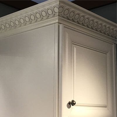 CABINET MOLDING