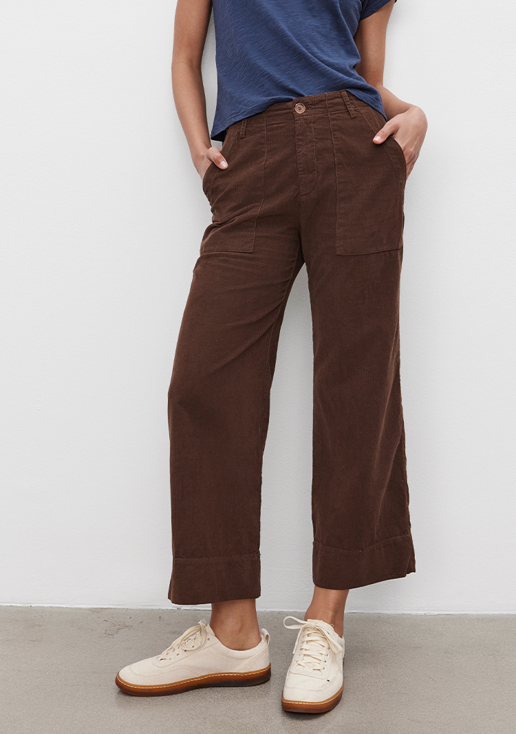 Model wearing the Vera Pant in Bark