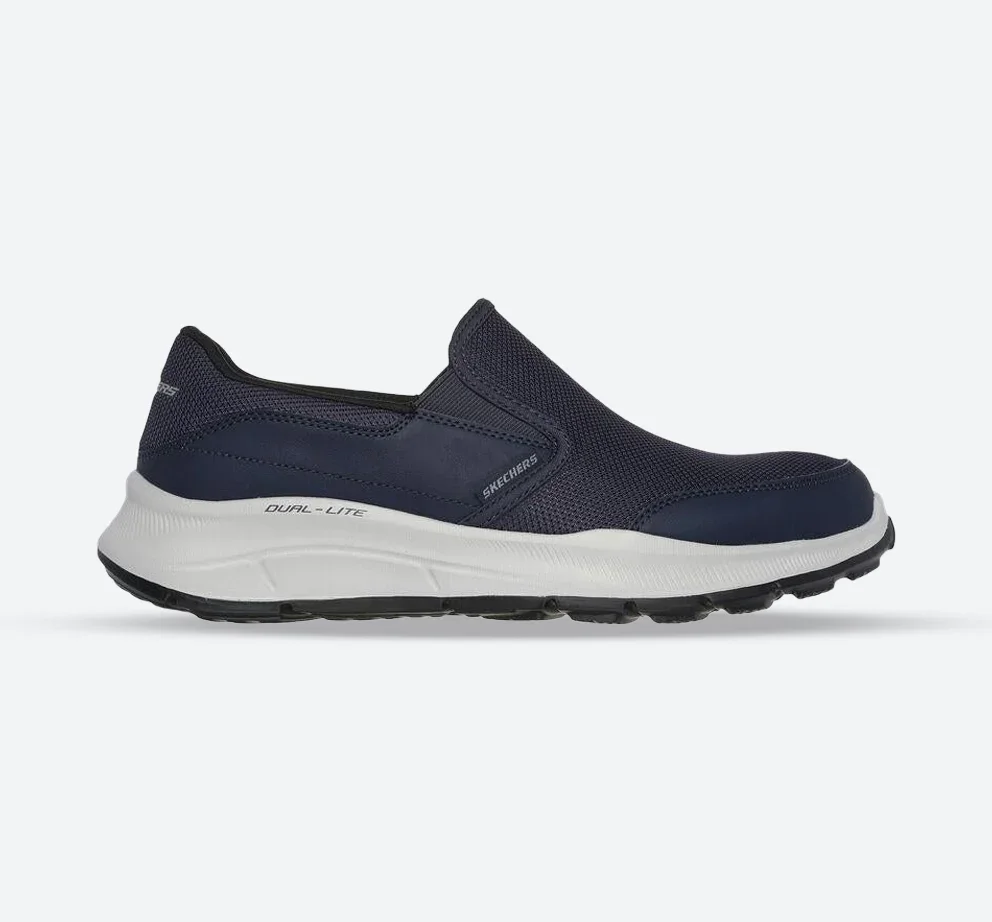 Image of Men's Wide Fit Skechers 232515 Equalizer 5.0 Persistable Trainers - Navy