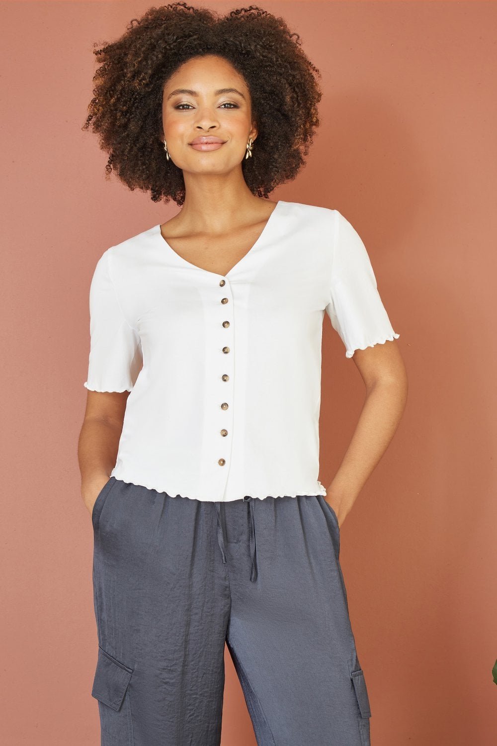 Image of Yumi White Cotton Button Detail T-Shirt