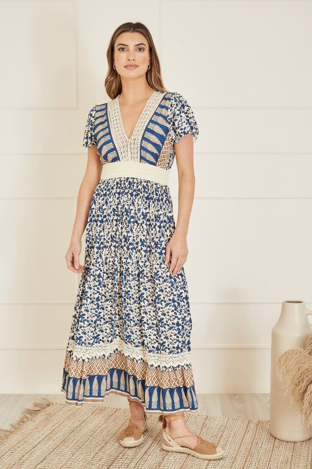 Image of Yumi Navy Viscose Leaf Print Maxi Dress With Lace Trim